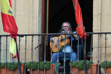 Fotos de la actuación de José Gálvez en Viana