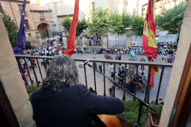 Fotos de la actuación de José Gálvez en Viana