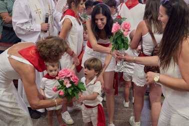Subida a la ermita de la Virgen del Castillo, Salve y ofrenda floral