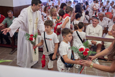Subida a la ermita de la Virgen del Castillo, Salve y ofrenda floral