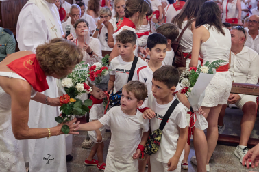 Subida a la ermita de la Virgen del Castillo, Salve y ofrenda floral