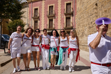 Subida a la ermita de la Virgen del Castillo, Salve y ofrenda floral