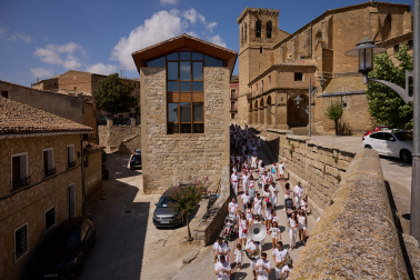 Subida a la ermita de la Virgen del Castillo, Salve y ofrenda floral