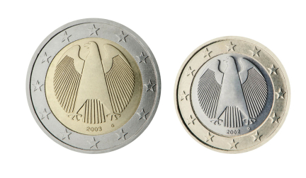 Águilas diseñadas por Hoyer en las monedas de 1 y 2 euros