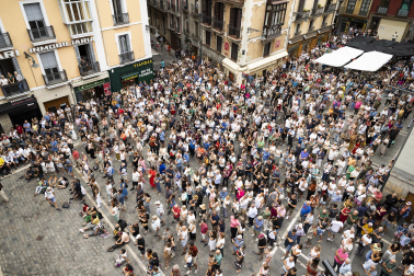 Fotos de la actuación de El Granaíno desde el balcón de la plaza consistorial de Pamplona