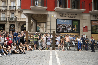 Fotos de la actuación de El Granaíno desde el balcón de la plaza consistorial de Pamplona