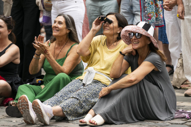 Fotos de la actuación de El Granaíno desde el balcón de la plaza consistorial de Pamplona