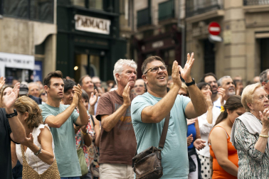Fotos de la actuación de El Granaíno desde el balcón de la plaza consistorial de Pamplona
