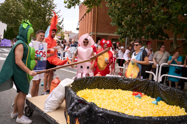 Foto del desfile de carrozas durante las fiestas de Noáin 2026