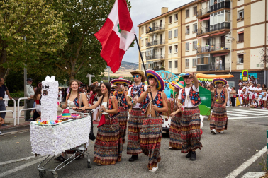 Foto del desfile de carrozas durante las fiestas de Noáin 2026
