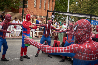 Foto del desfile de carrozas durante las fiestas de Noáin 2026