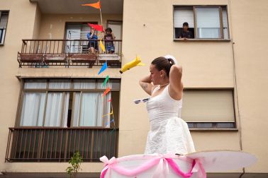 Foto del desfile de carrozas durante las fiestas de Noáin 2026
