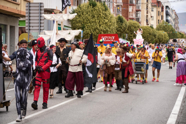 Foto del desfile de carrozas durante las fiestas de Noáin 2026