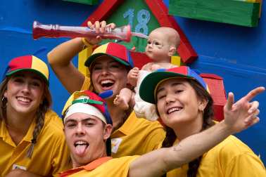 Foto del desfile de carrozas durante las fiestas de Noáin 2026