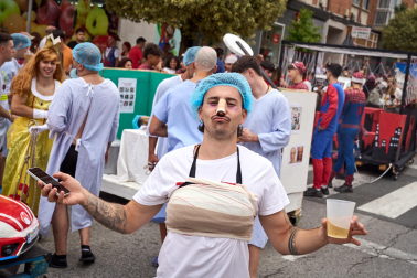Foto del desfile de carrozas durante las fiestas de Noáin 2026