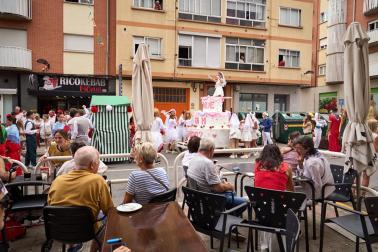 Foto del desfile de carrozas durante las fiestas de Noáin 2026