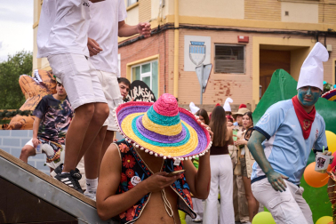 Foto del desfile de carrozas durante las fiestas de Noáin 2026