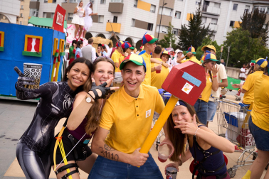 Foto del desfile de carrozas durante las fiestas de Noáin 2026