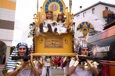 Foto del desfile de carrozas durante las fiestas de Noáin 2026