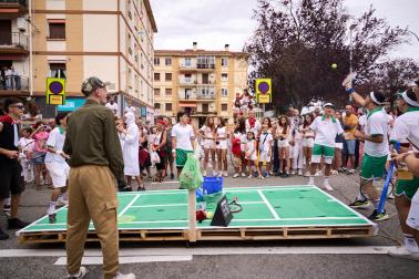 Foto del desfile de carrozas durante las fiestas de Noáin 2026