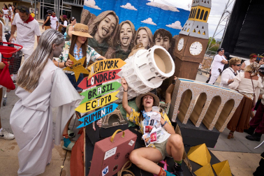 Foto del desfile de carrozas durante las fiestas de Noáin 2026