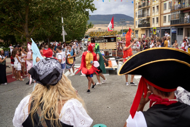 Foto del desfile de carrozas durante las fiestas de Noáin 2026