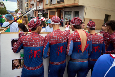 Foto del desfile de carrozas durante las fiestas de Noáin 2026