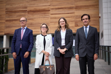 Fotos de la entrega del IV Premio Internacional Navarra Puerta de Europa en la jornada de clausura de los VIII Cursos Europeos de Verano