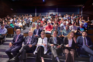 Fotos de la entrega del IV Premio Internacional Navarra Puerta de Europa en la jornada de clausura de los VIII Cursos Europeos de Verano