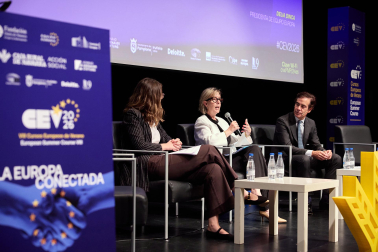 Fotos de la entrega del IV Premio Internacional Navarra Puerta de Europa en la jornada de clausura de los VIII Cursos Europeos de Verano
