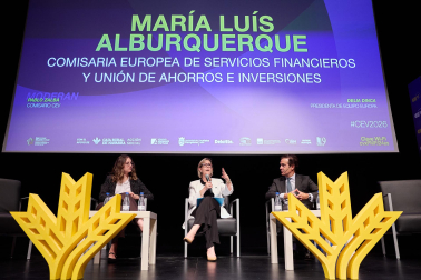 Fotos de la entrega del IV Premio Internacional Navarra Puerta de Europa en la jornada de clausura de los VIII Cursos Europeos de Verano