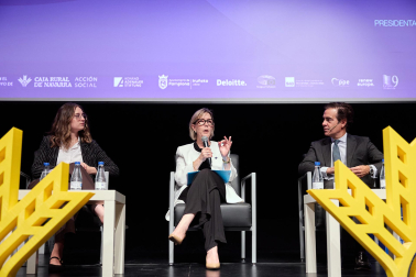 Fotos de la entrega del IV Premio Internacional Navarra Puerta de Europa en la jornada de clausura de los VIII Cursos Europeos de Verano
