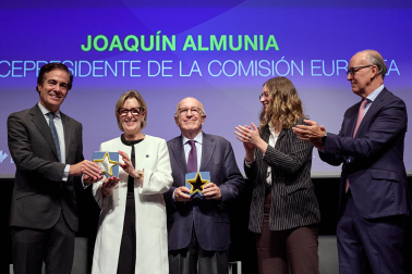 Fotos de la entrega del IV Premio Internacional Navarra Puerta de Europa en la jornada de clausura de los VIII Cursos Europeos de Verano