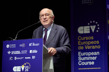 Fotos de la entrega del IV Premio Internacional Navarra Puerta de Europa en la jornada de clausura de los VIII Cursos Europeos de Verano