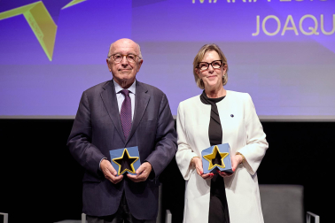 Fotos de la entrega del IV Premio Internacional Navarra Puerta de Europa en la jornada de clausura de los VIII Cursos Europeos de Verano