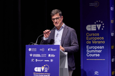 Fotos de la entrega del IV Premio Internacional Navarra Puerta de Europa en la jornada de clausura de los VIII Cursos Europeos de Verano