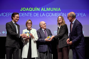 Fotos de la entrega del IV Premio Internacional Navarra Puerta de Europa en la jornada de clausura de los VIII Cursos Europeos de Verano