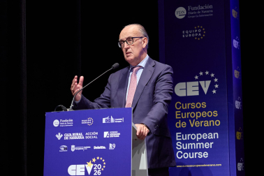 Fotos de la entrega del IV Premio Internacional Navarra Puerta de Europa en la jornada de clausura de los VIII Cursos Europeos de Verano