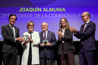 Fotos de la entrega del IV Premio Internacional Navarra Puerta de Europa en la jornada de clausura de los VIII Cursos Europeos de Verano