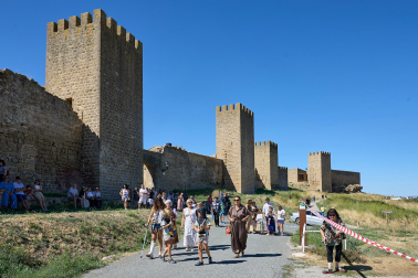 Fotos del inicio de las fiestas medievales en Artajona