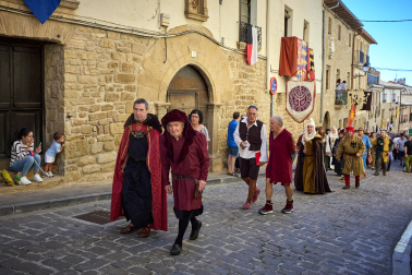 Fotos del inicio de las fiestas medievales en Artajona