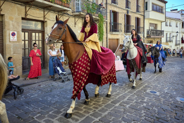 Fotos del inicio de las fiestas medievales en Artajona