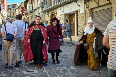 Fotos del inicio de las fiestas medievales en Artajona