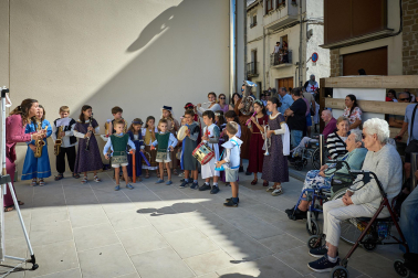 Fotos del inicio de las fiestas medievales en Artajona