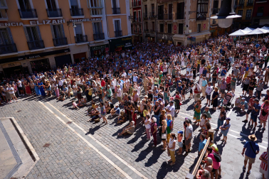 Fotos de la actuación Manuel Moreno Maya “El Pele” y Niño Seve desde el balcón del Ayuntamiento