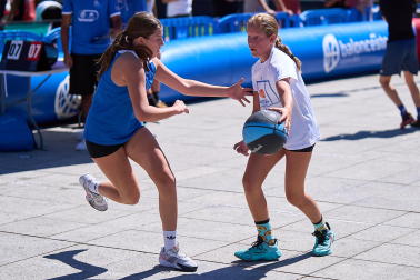 Fotos del Circuito 3x3 CaixaBank de baloncesto en la plaza del Castillo