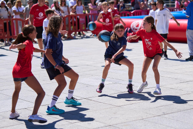 Fotos del Circuito 3x3 CaixaBank de baloncesto en la plaza del Castillo