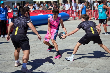 Fotos del Circuito 3x3 CaixaBank de baloncesto en la plaza del Castillo