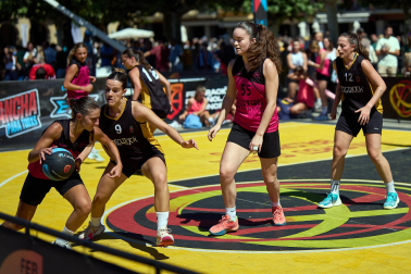 Fotos del Circuito 3x3 CaixaBank de baloncesto en la plaza del Castillo