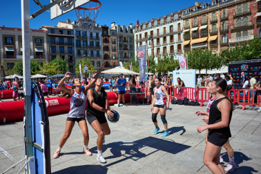 Fotos del Circuito 3x3 CaixaBank de baloncesto en la plaza del Castillo